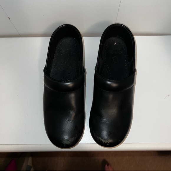 Black Dansko Clogs 38 - Picture 3 of 7